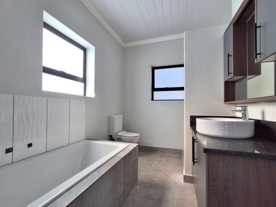 4 Bedroom Property for Sale in Stilbaai Wes Western Cape